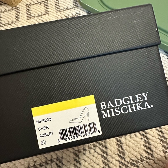 Badgley Mischka Cher Pointed Toe Evening Pump - Azure Blue (6 1/2) - Picture 4 of 5